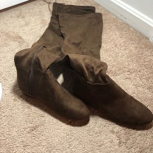 Over the knee suede boots with drawstring